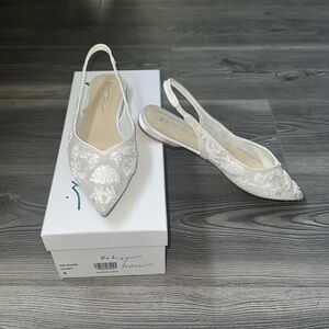 Elegant Lace Flats with Slingback Strap